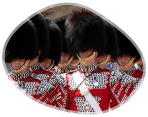 Les guardes anglais lors de la relève de la garde à Buckingham Palace