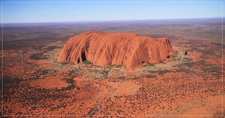 Paysage sauvage australien : Uluru dans le Outback