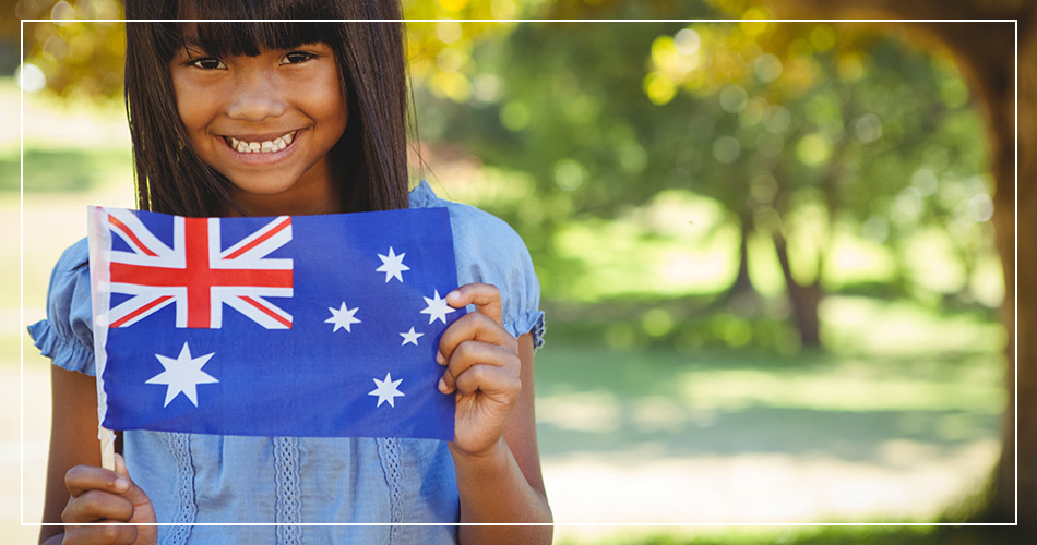 Jeune fillette australienne avec le drapeau de l'Australie