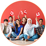 Groupe de jeunes canadiens avec le drapeau national