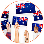 Mains brandissant le mini drapeau Australien