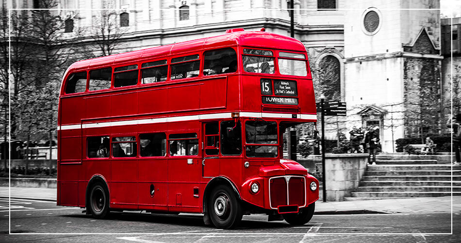 Ancien bus rouge londonien