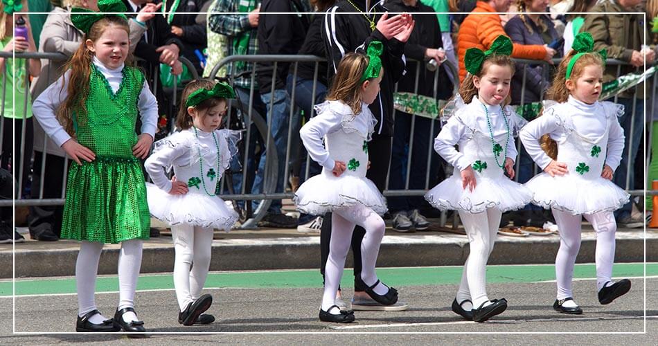 Enfants lors de la parade à la Saint-Patrick
