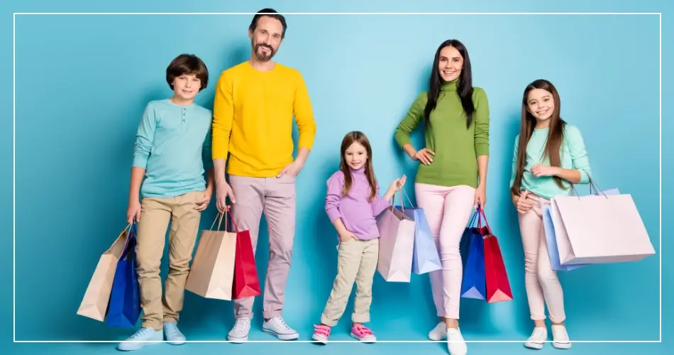 Famille d'expatriés français lors d'une séance de shopping en France